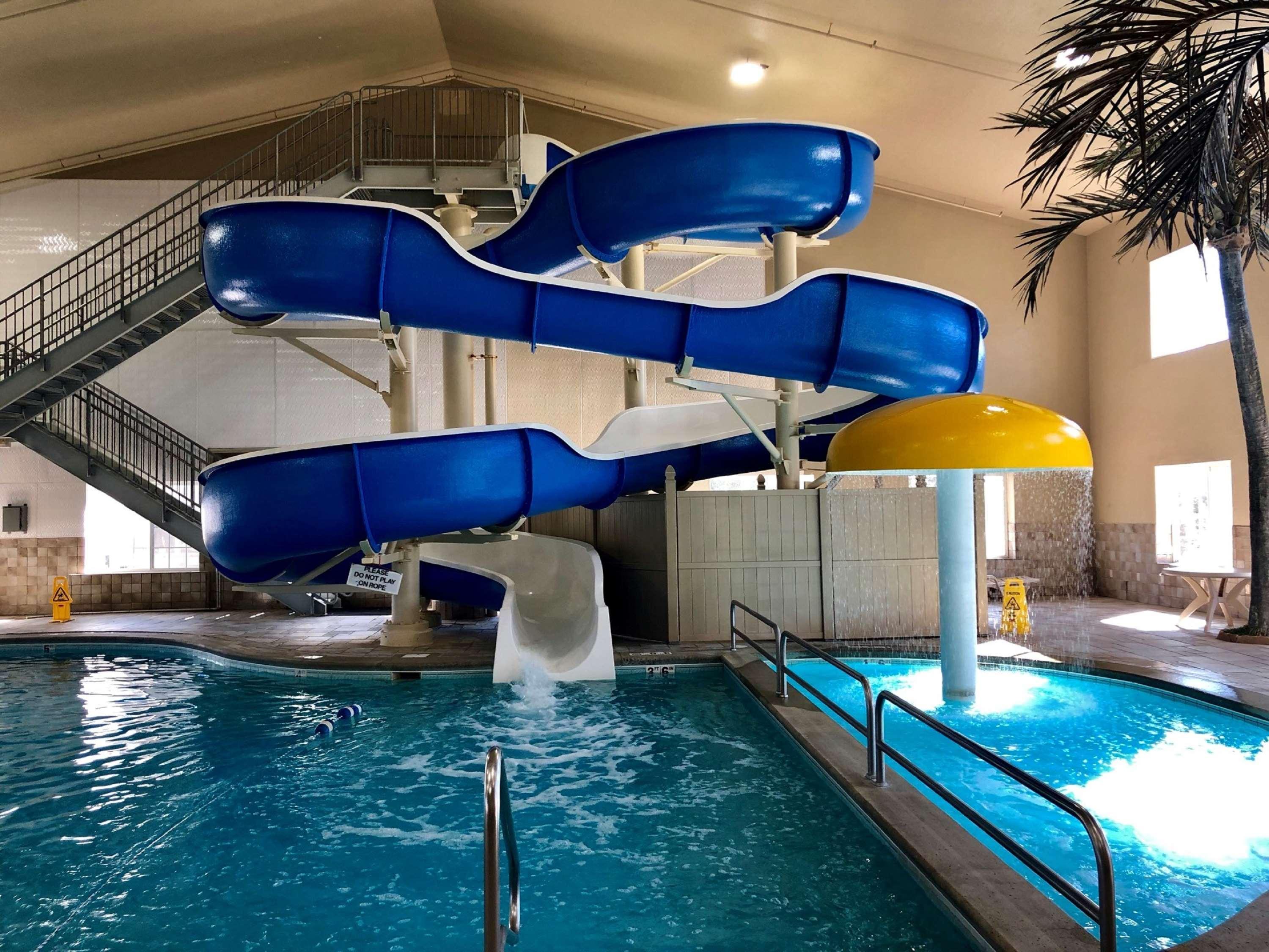 Country Inn & Suites By Radisson Bismarck Waterpark Eksteriør billede