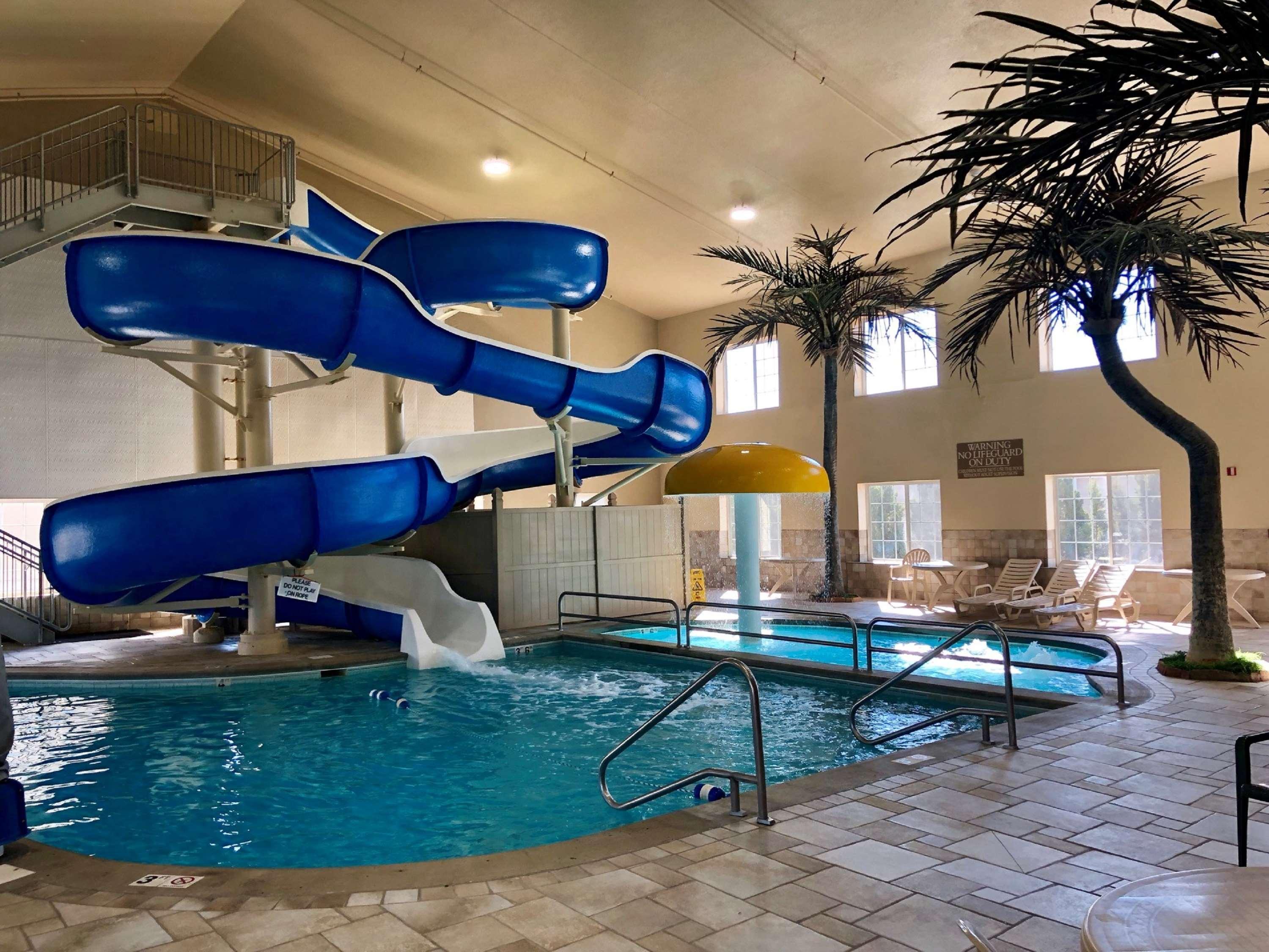 Country Inn & Suites By Radisson Bismarck Waterpark Eksteriør billede