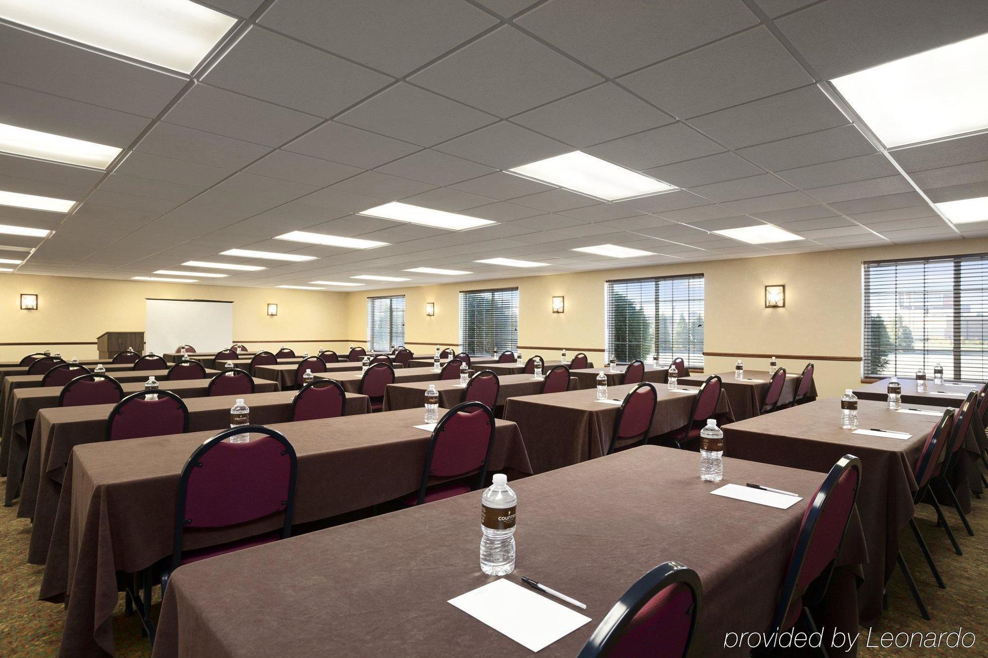 Country Inn & Suites By Radisson Bismarck Waterpark Eksteriør billede