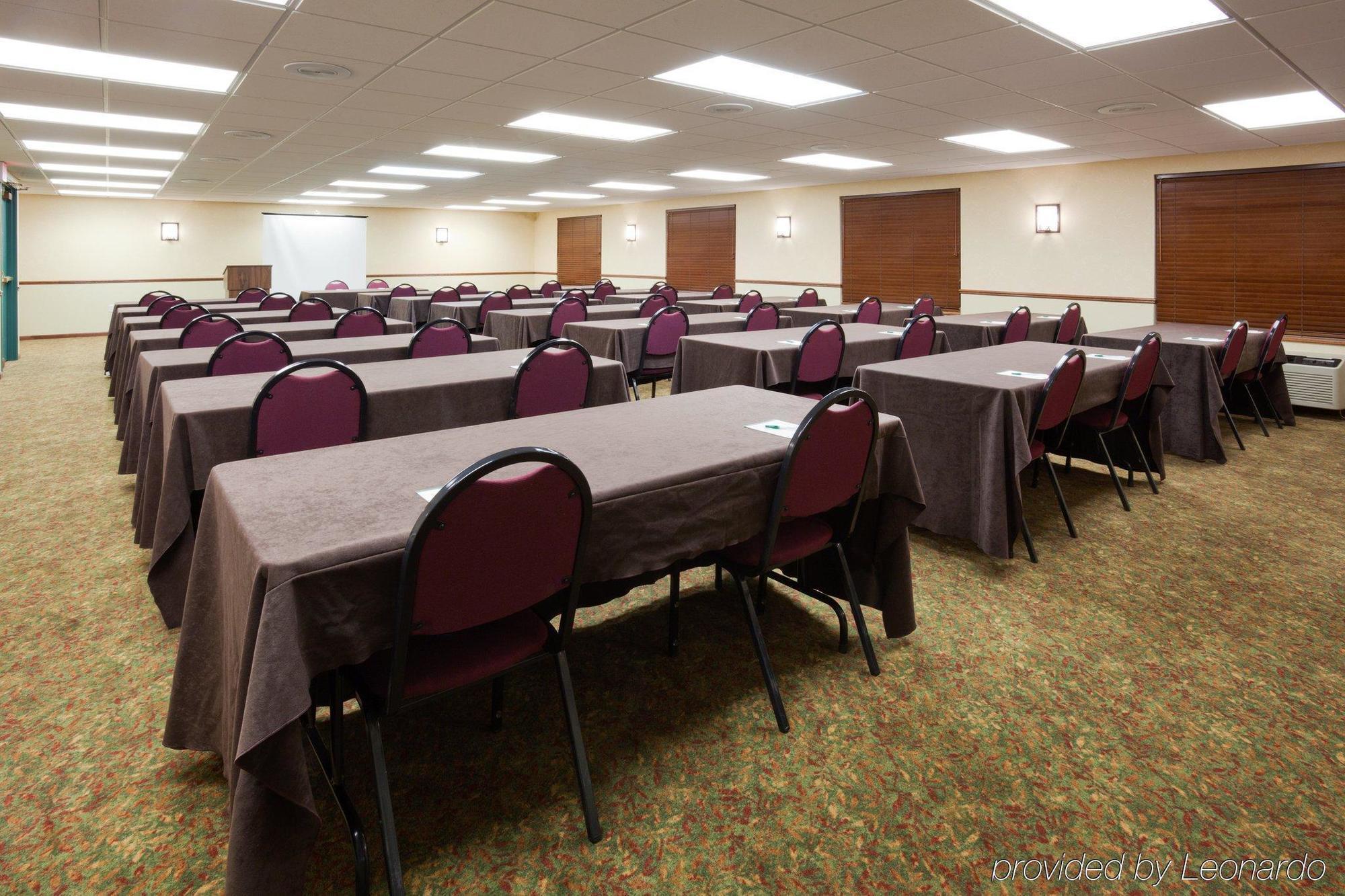 Country Inn & Suites By Radisson Bismarck Waterpark Business billede
