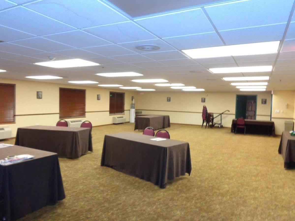 Country Inn & Suites By Radisson Bismarck Waterpark Eksteriør billede